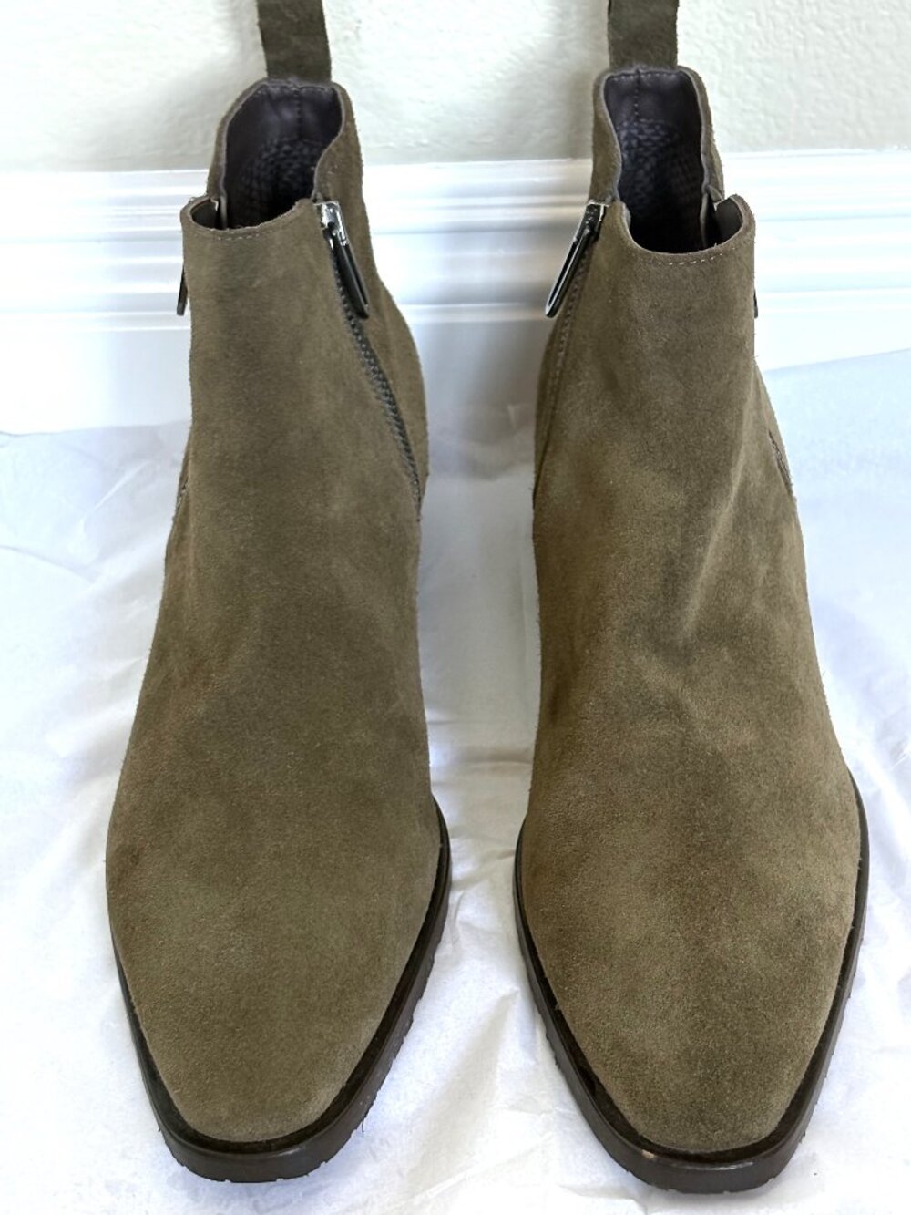 NWOB AQUATALIA 'FANTINA' OLIVE SUEDE DUAL ZIP ANKLE BOOTS SIZE: 12